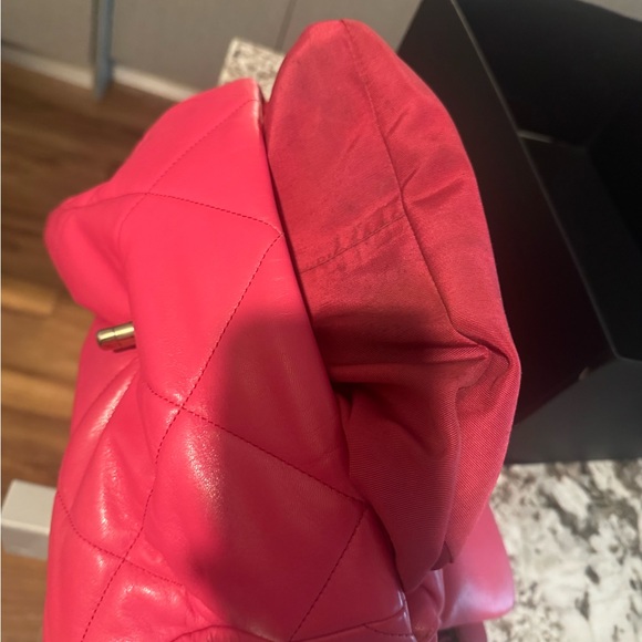 Large Chanel 19 Pink Quilted Leather Bag - Picture 5 of 11